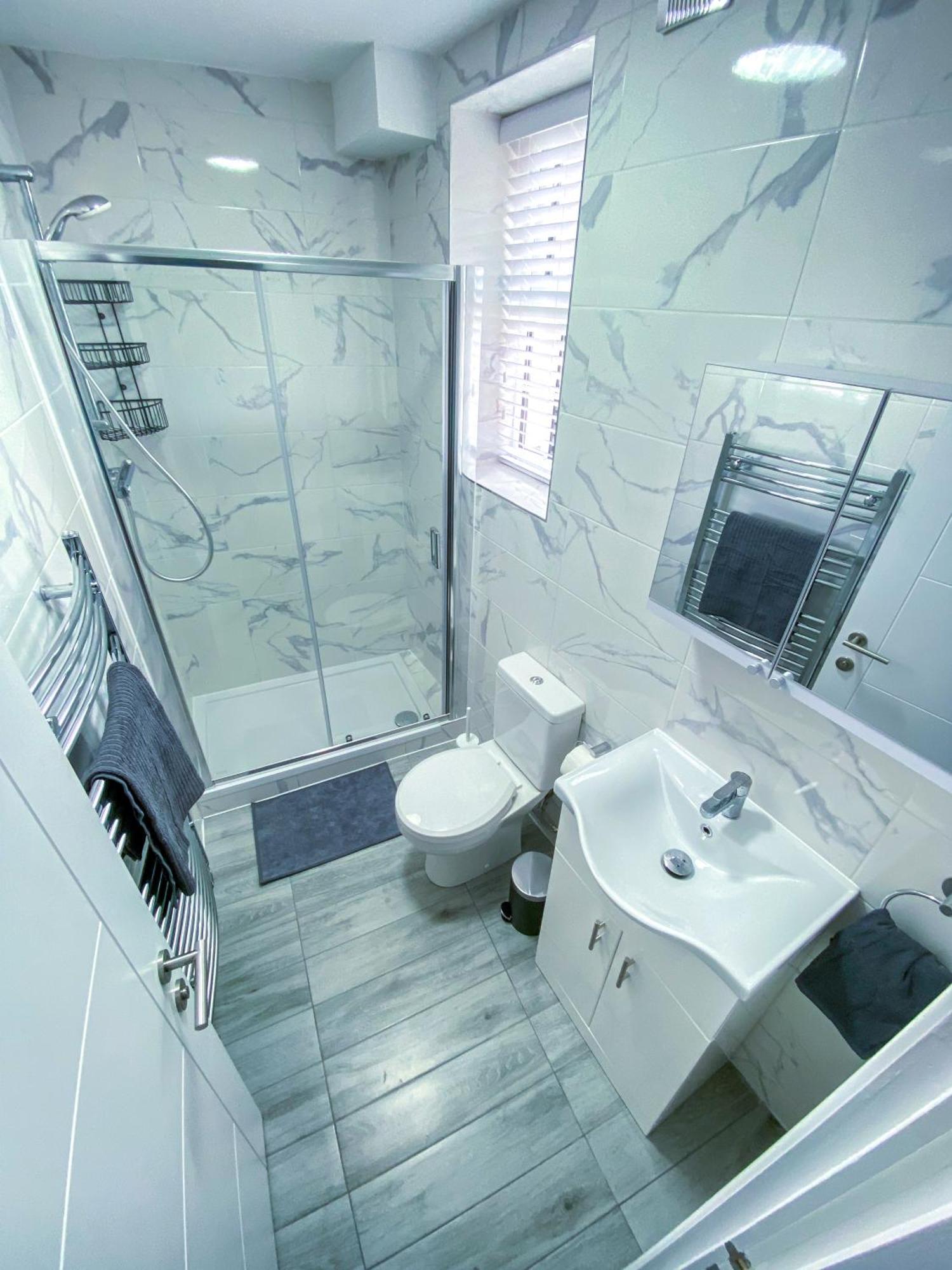 Modern 1-Bedroom Flat, 5 Guest, London - F2 Экстерьер фото